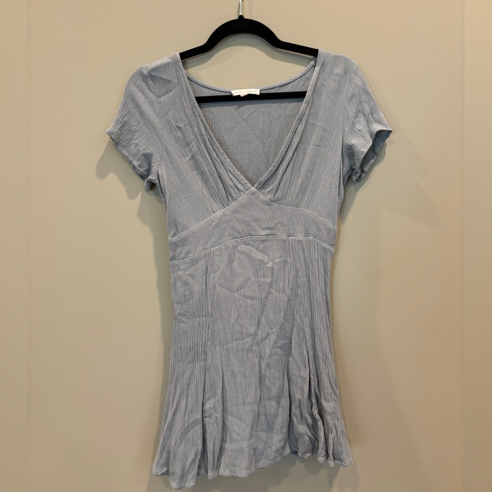 Green V-neck dress with short sleeves